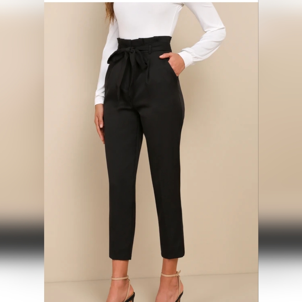BLACK PANT BY SO, PLEATED WITH CUFFED HEM. SIZE 7 RUN LARGE. NEW WITHOUT TAG.